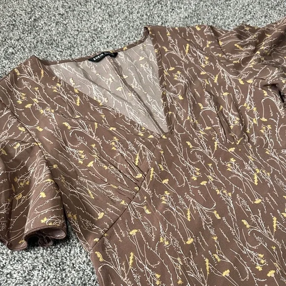 Elegant Brown Patterned Dress - Picture 2 of 3